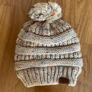Redess fleece lined beige beanie